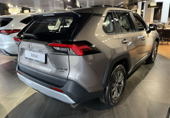 Новый Toyota RAV4 2025 (4 фото)
