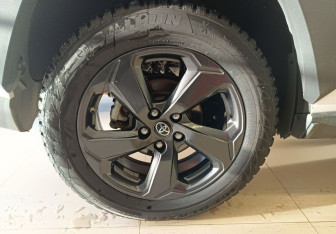 Подержанный автомобиль Toyota RAV4 2022 года (16 фото)