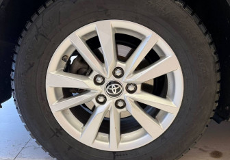 Подержанный автомобиль Toyota Camry Sedan 2020 года (15 фото)