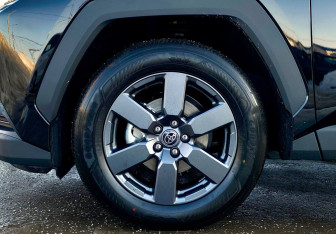 Новый Toyota RAV4 2025 (13 фото)