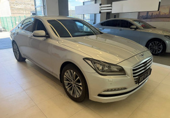 Подержанный автомобиль Hyundai Genesis 2015 года (3 фото)
