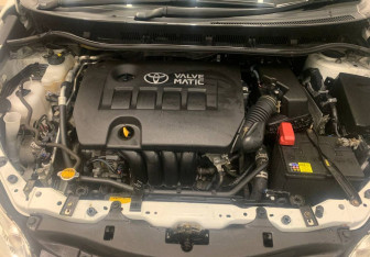 Подержанный автомобиль Toyota Wish Minivan 2015 года (7 фото)