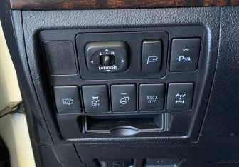 Подержанный автомобиль Toyota Land Cruiser Suv 2014 года (18 фото)