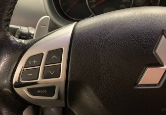 Подержанный автомобиль Mitsubishi Pajero Sport 2013 года (19 фото)