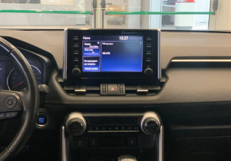 Подержанный автомобиль Toyota RAV4 2021 года (12 фото)