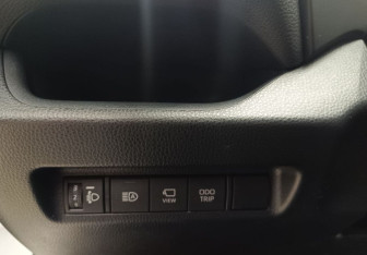 Подержанный автомобиль Toyota RAV4 2023 года (18 фото)