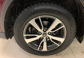 Подержанный автомобиль Toyota RAV4 2017 года (16 фото)