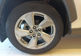 Подержанный автомобиль Toyota RAV4 2019 года (15 фото)