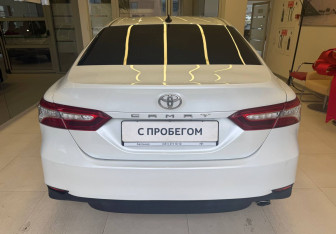 Подержанный автомобиль Toyota Camry Sedan 2018 года (5 фото)