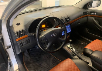 Подержанный автомобиль Toyota Avensis Sedan 2007 года (14 фото)