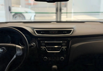 Подержанный автомобиль Nissan X-Trail 2016 года (12 фото)
