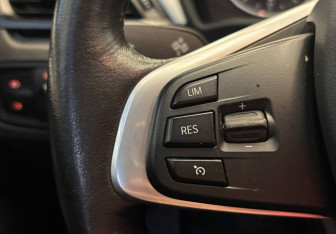 Подержанный автомобиль BMW X1 2015 года (18 фото)