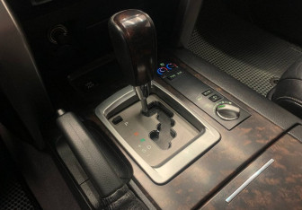 Подержанный автомобиль Toyota Land Cruiser Suv 2014 года (23 фото)