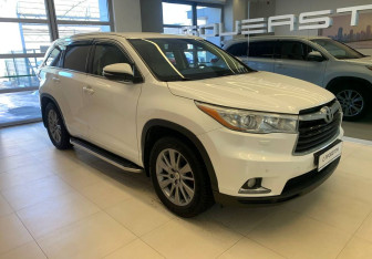 Подержанный автомобиль Toyota Highlander 2014 года (3 фото)