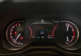 Подержанный автомобиль Toyota RAV4 2021 года (10 фото)