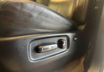 Подержанный автомобиль Toyota Land Cruiser Suv 2011 года (25 фото)