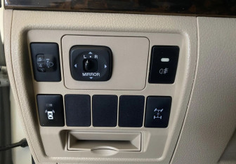 Подержанный автомобиль Toyota Land Cruiser Suv 2012 года (16 фото)
