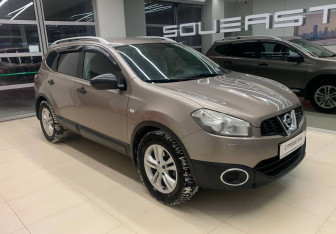 Подержанный автомобиль Nissan Qashqai+2 2010 года (3 фото)