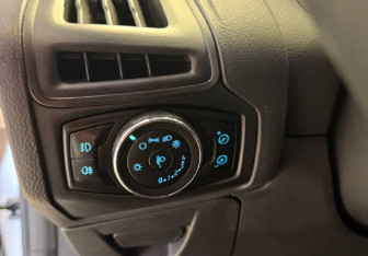 Подержанный автомобиль Ford Focus Hatchback 2013 года (21 фото)