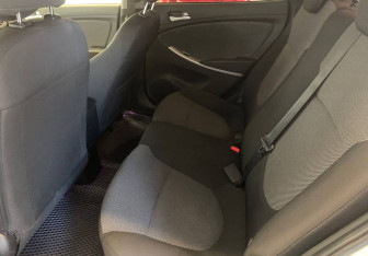 Подержанный автомобиль Hyundai Solaris Sedan 2013 года (9 фото)