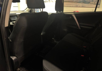 Подержанный автомобиль Toyota RAV4 2018 года (10 фото)