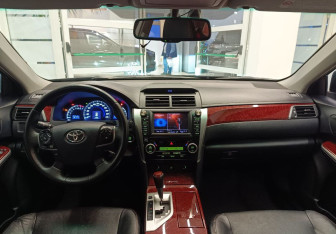 Подержанный автомобиль Toyota Camry Sedan 2012 года (11 фото)