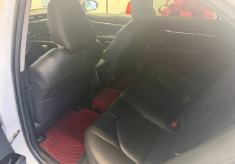 Подержанный автомобиль Toyota Camry Sedan 2018 года (9 фото)
