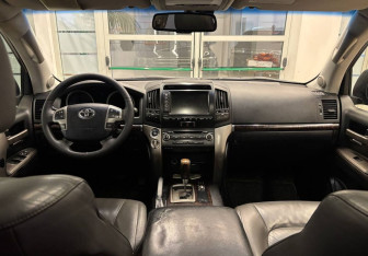 Подержанный автомобиль Toyota Land Cruiser Suv 2007 года (12 фото)
