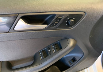 Подержанный автомобиль Volkswagen Jetta Sedan 2013 года (21 фото)