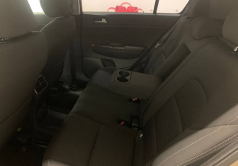 Подержанный автомобиль Kia Sportage 2017 года (10 фото)