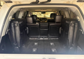 Подержанный автомобиль Toyota Land Cruiser Suv 2011 года (9 фото)