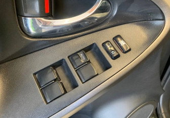 Подержанный автомобиль Toyota RAV4 2011 года (16 фото)