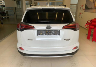 Подержанный автомобиль Toyota RAV4 2018 года (5 фото)