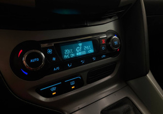 Подержанный автомобиль Ford Focus Hatchback 2013 года (18 фото)