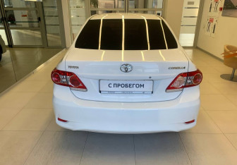 Подержанный автомобиль Toyota Corolla Sedan 2013 года (5 фото)