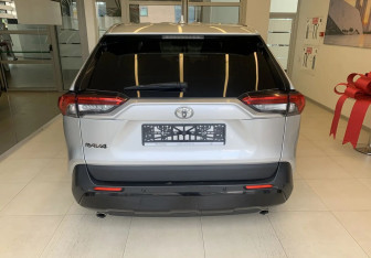 Подержанный автомобиль Toyota RAV4 2020 года (5 фото)