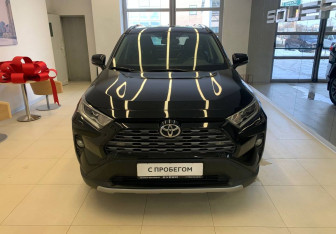 Подержанный автомобиль Toyota RAV4 2021 года (2 фото)