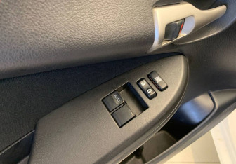 Подержанный автомобиль Toyota Corolla Sedan 2013 года (19 фото)