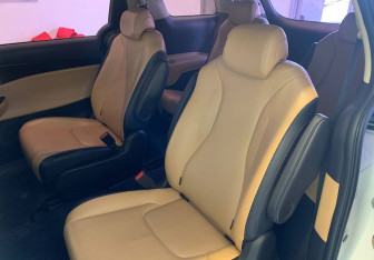 Подержанный автомобиль Kia Carnival 2021 года (9 фото)