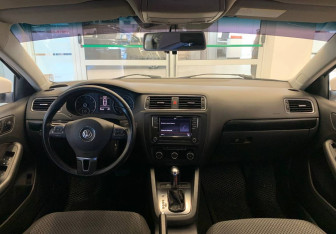 Подержанный автомобиль Volkswagen Jetta Sedan 2013 года (12 фото)