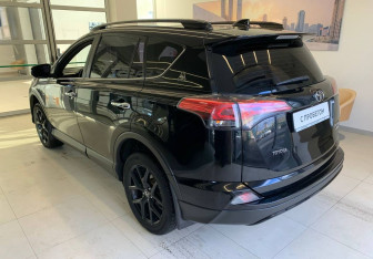 Подержанный автомобиль Toyota RAV4 2019 года (6 фото)