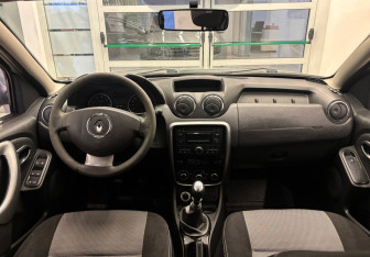Подержанный автомобиль Renault Duster 2012 года (12 фото)