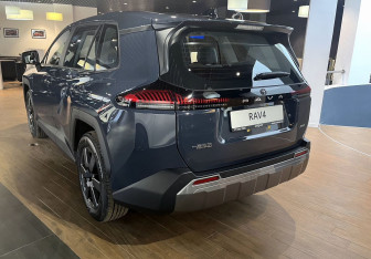 Новый Toyota RAV4 2025 (8 фото)