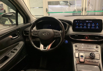 Подержанный автомобиль Hyundai Santa Fe 2022 года (9 фото)