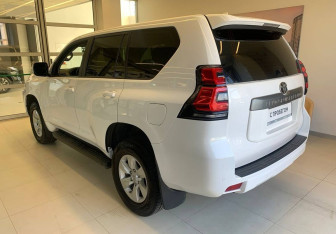 Подержанный автомобиль Toyota Land Cruiser Prado 2018 года (6 фото)