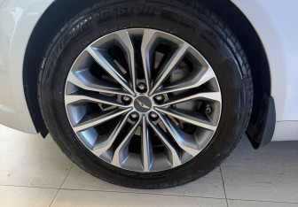 Подержанный автомобиль Hyundai Genesis 2015 года (15 фото)