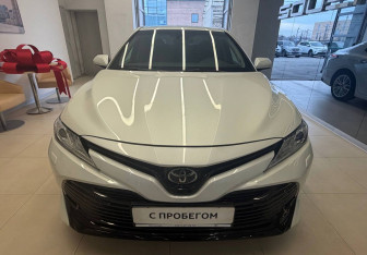 Подержанный автомобиль Toyota Camry Sedan 2018 года (2 фото)