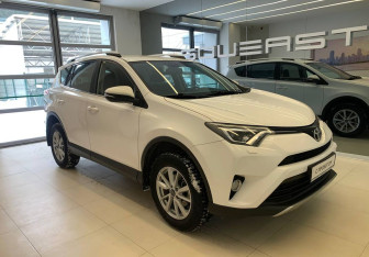 Подержанный автомобиль Toyota RAV4 2018 года (3 фото)
