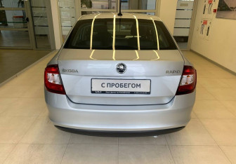 Подержанный автомобиль Skoda Rapid Liftback 2017 года (5 фото)