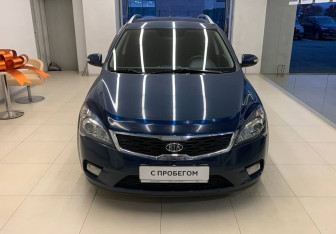 Подержанный автомобиль Kia Ceed Wagon 2011 года (2 фото)